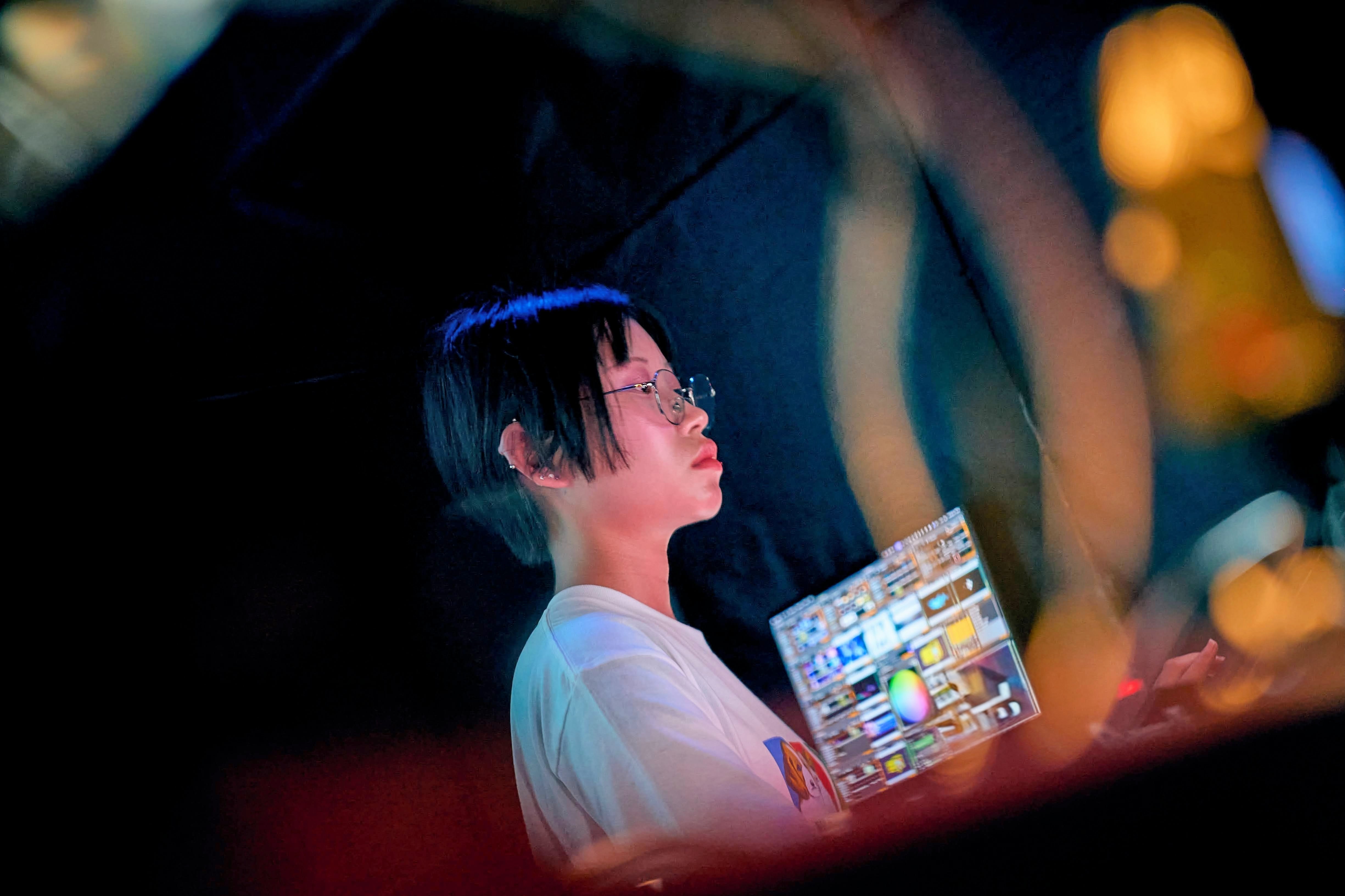 おのん artist photo